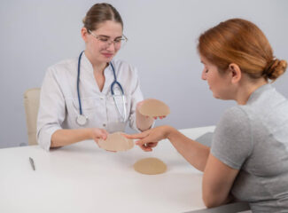Você sabia que existem diferentes formatos de próteses? Descubra qual combina com seu corpo!   