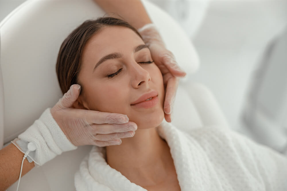 mulher recebendo tratamento